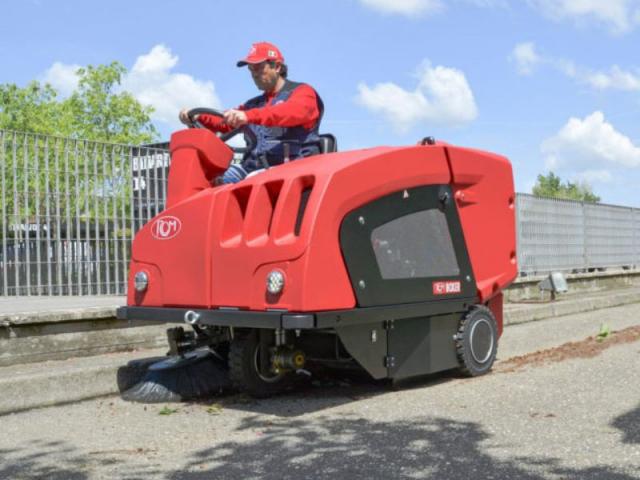Noleggio Spazzatrici Industriali in Toscana | RCM BOXER Uomo a Bordo – EcologyDrive
