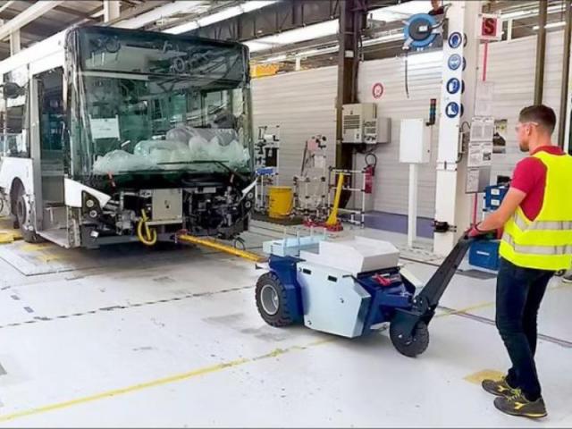 Zallys M10 | Trainatore elettrico per carichi pesanti fino a 15 tonnellate