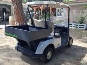 Noleggio golf cart con cassone per resort: quale allestimento scegliere